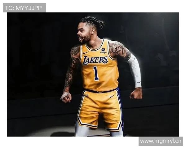 老队友默契配合濃眉果断分球助拉塞尔轻松命中三分